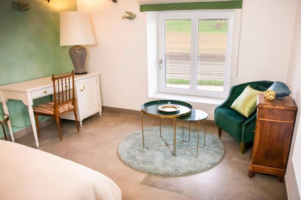 Les Champs: Dans Batisse De 1718 Renovee Appartamento Cudrefin